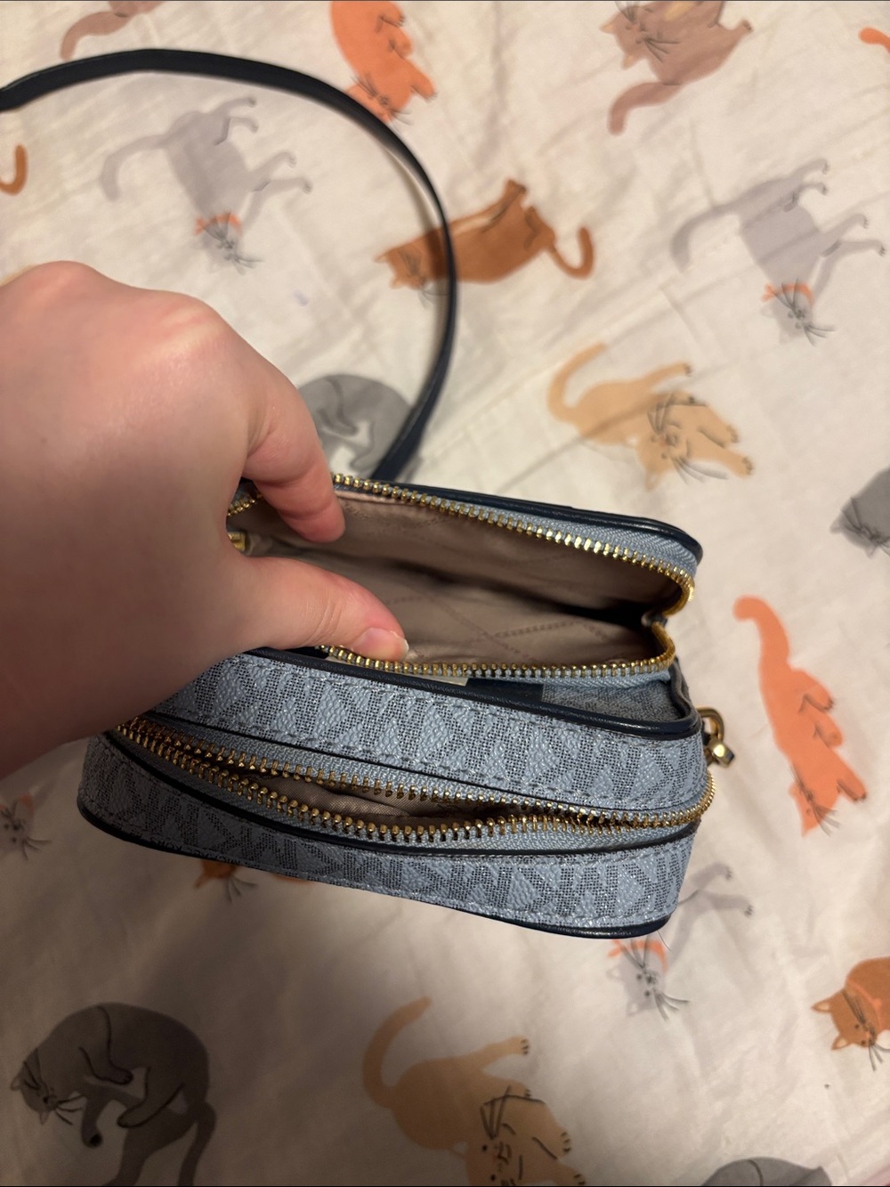 blue and white michael kors crossbody bag - Picture 5 of 5